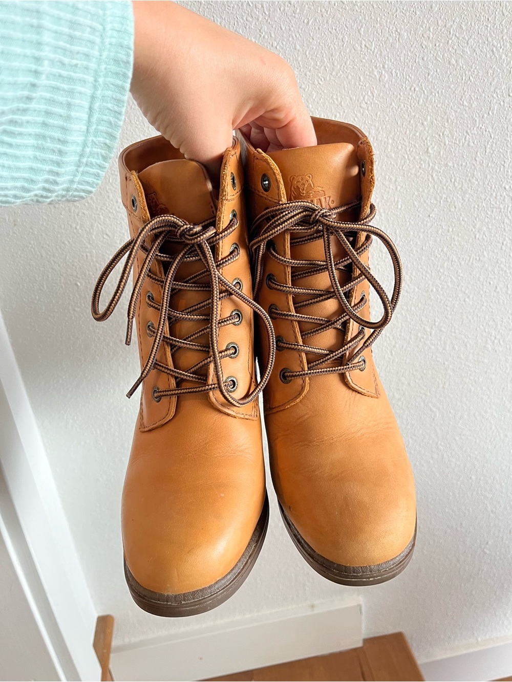 Kodiak Chestnut Lace-Up Leather Boots